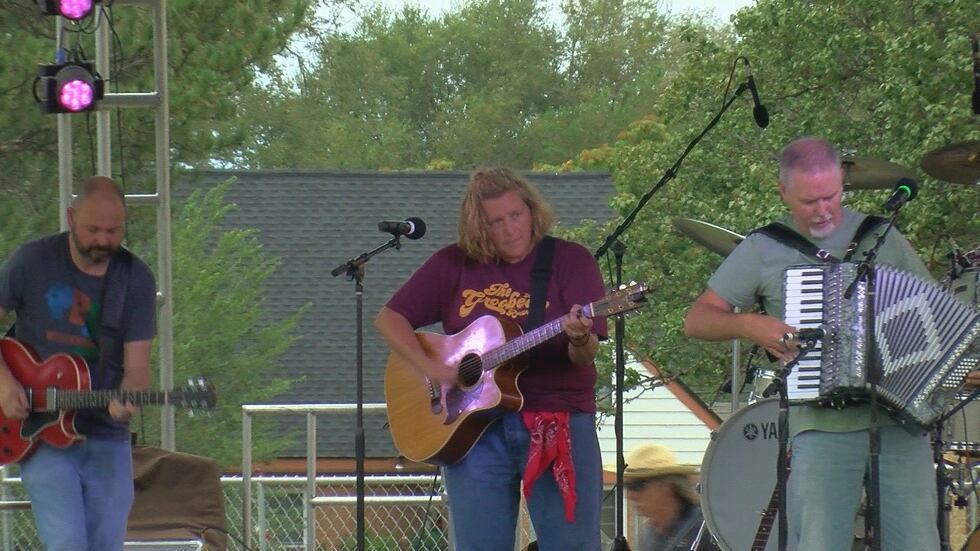 Left to right: Gary, Susan, Scott; Source: KFDA