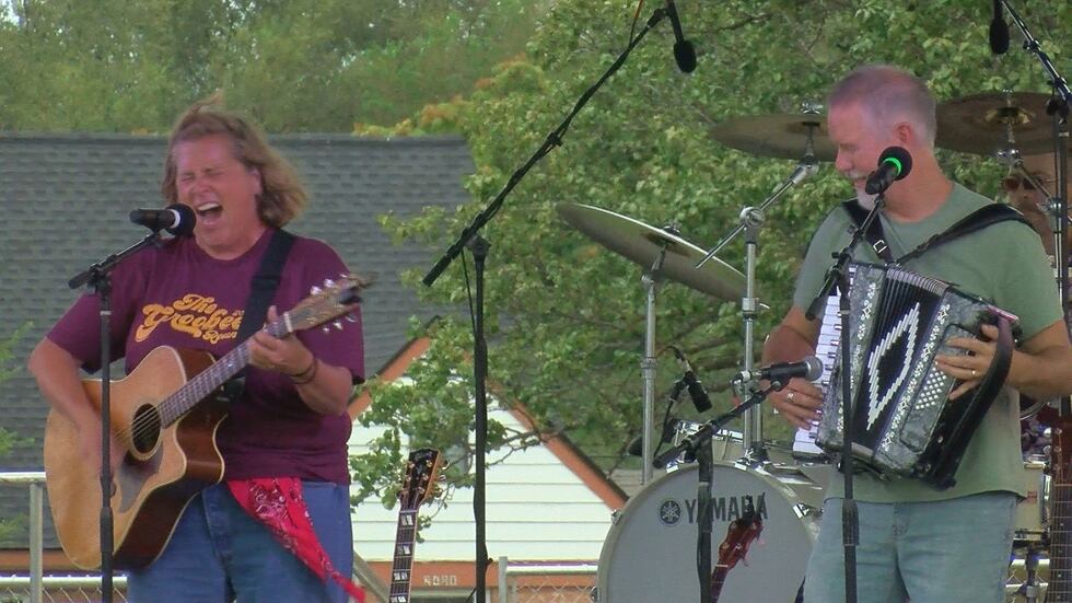 Susan (left) Scott (right); Source: KFDA